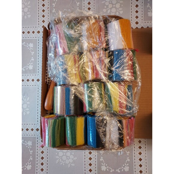 Golden Fish Latch Hook Kit R701 20" X 27" Caron International Natura Vintage - Picture 2 of 2